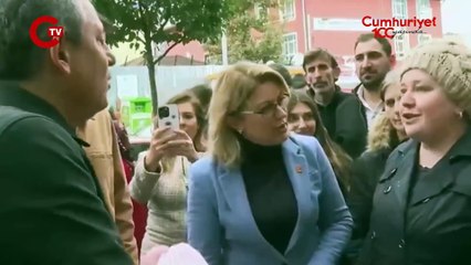 Özgür Özel ile karşılaşan vatandaş  Çocuğumu İBB kreşine gönderiyorum, 2.500 TL ödüyorum.