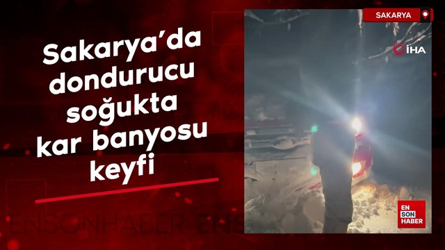 Sakarya’da dondurucu soğukta kar banyosu keyfi