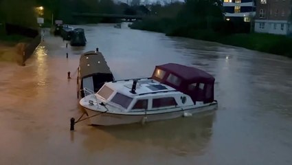 Storm Bert: Walkways submerged in Northampton as River Nene spills over