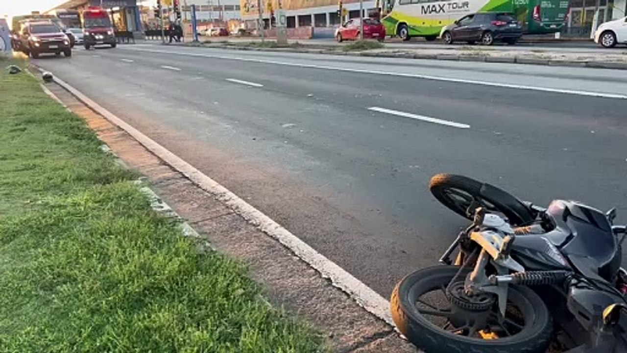 Idoso de 75 anos é atropelado por motociclista foragido na John Boyd