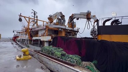 Balıkçıların zorunlu bekleyişi sürüyor
