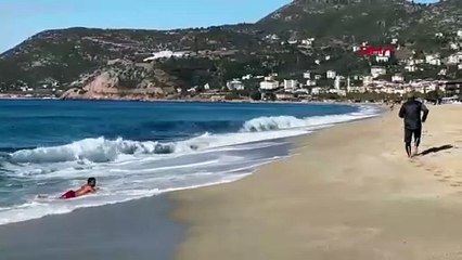 Aynı şehirde hem kar yağdı, hem denize girdiler