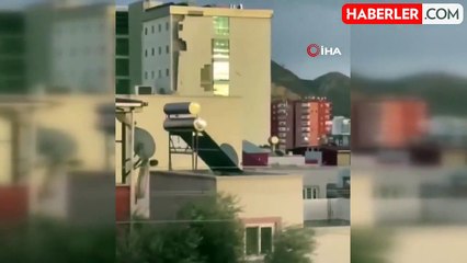 Kozan'da Kuvvetli Rüzgar Hastanenin Dış Cephesini Söküp Attı