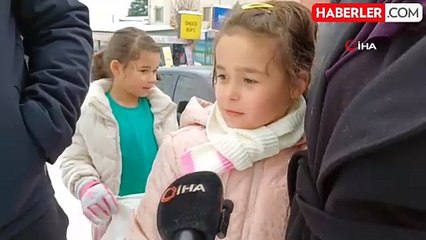 Düzce'de Kar Tatili: Çocuklar Poşetlerle Kayarak Eğlendi