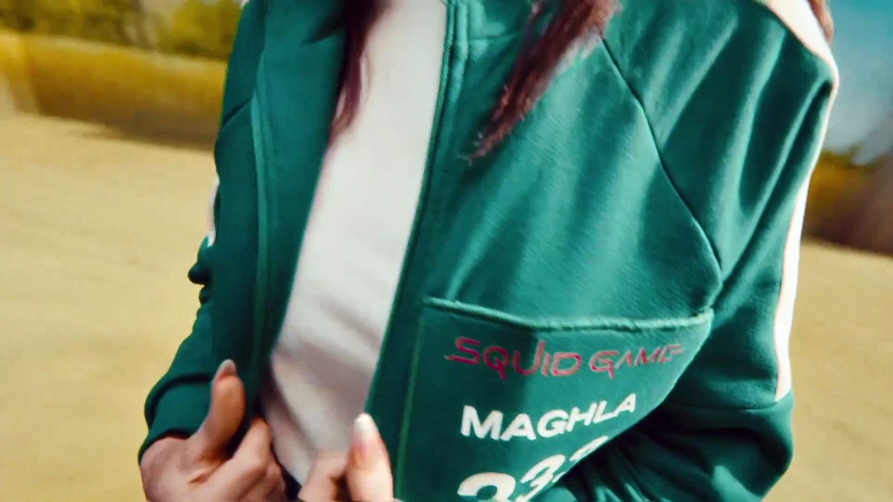 A l'occasion de la 2ème saison de la série phénomène "Squid Game" qui arrive le 26 décembre sur Netflix, Inoxtag, Maghla et Just Riadh organisent un "1,2,3 soleil" géant sur les Champs-Elysées