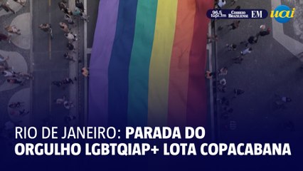 Parada do Orgulho LGBTQIAP+ lota Copacabana