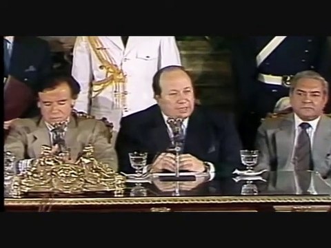 Nada de lo que deba ser estatal permanecerá en manos del Estado : Dromi presentaba el decálogo menemista en la etapa privatizadora de los 90