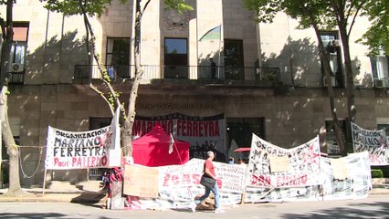 SIGUEN LAS MANIFESTACIONES FRENTE A LA MUNICIPALIDAD