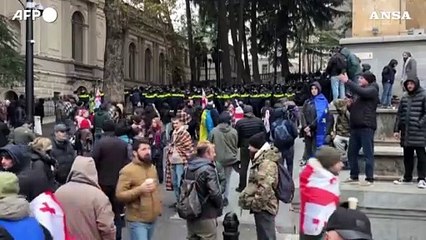 Georgia, sit-in al Parlamento per boicottare la prima seduta del governo