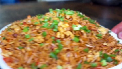 इस Video में देखें Restaurant में Egg Fried Rice कैसे बनाया जाता है _ egg fried rice recipe _ rice
