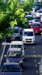 Delhi traffic cop dupes Korean YouTuber