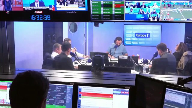 Cyril Hanouna - LFI ne représente absolument pas la population musulmane, ils représentent les racailles affirme Latifah, auditrice d'Europe 1