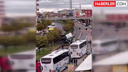 Hilvan'da Briket Yüklü Tır Devrildi: 1 Yaralı