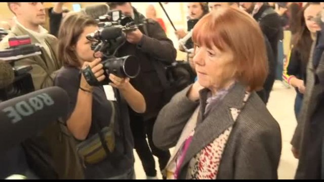 Applausi per Gisèle Pelicot, chiesti 20 anni al marito per gli stupri