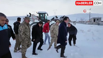 Bitlis Valisi Karakaya, Karla Mücadele Ekiplerini Ziyaret Etti
