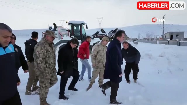 Bitlis Valisi Karakaya, Karla Mücadele Ekiplerini Ziyaret Etti