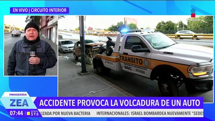 Vehículo se impacta contra el muro central del Circuito Interior, CDMX