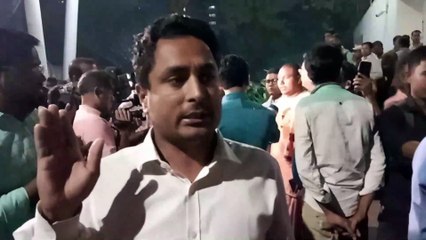 সনাতনী জাগরণ মঞ্চের মুখপাত্র চিন্ময় কৃষ্ণ দাস কে ডিবিতে তুলে নেওয়ার প্রতিবাদে সনাতনীরা ডিবি অফিসে