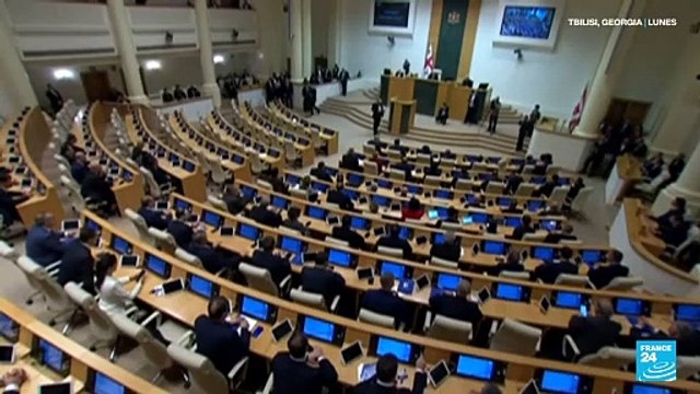 Primera sesión parlamentaria de Georgia fue boicoteada por miembros de la oposición