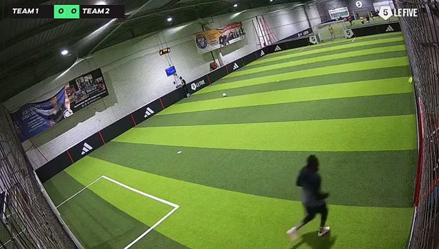 Anthony 25/11 à 19:52 - Football Terrain 2 (LeFive Carrières-sous-Poissy)