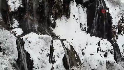 Türkiye'nin gizli cenneti dev şelalesi karlar altında kaldı