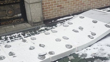 서울 녹번동 빌라 외벽 단열재 떨어져..."강풍 영향" / YTN