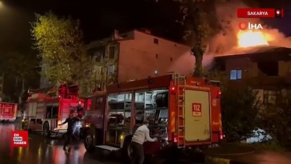 Sakarya'da üç katlı evin çatısı alev topuna döndü