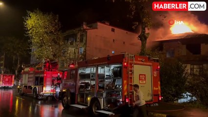Sakarya'da 3 Katlı Binanın Çatısında Yangın Çıktı