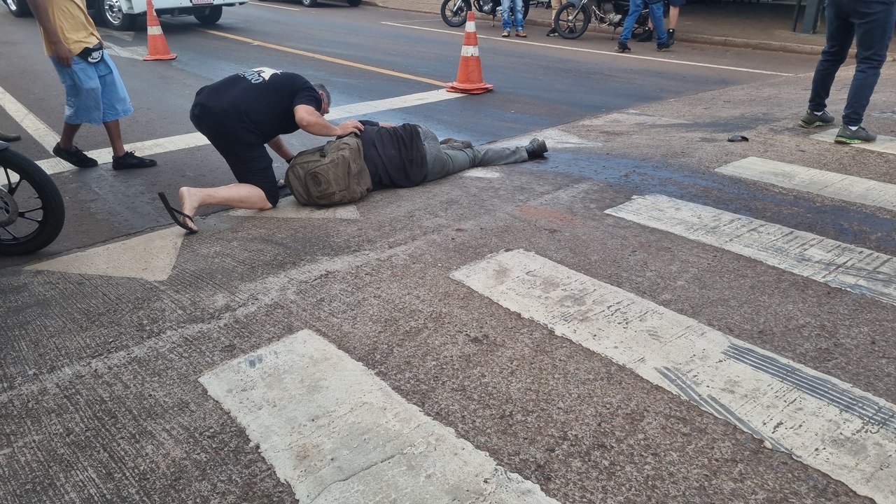 Segundo acidente é registrado no mesmo local no Bairro Santa Cruz devido a óleo na pista
