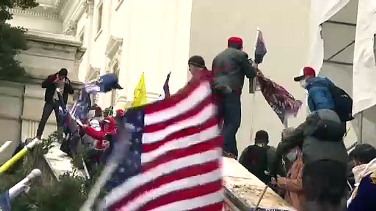 Una jueza acepta sobreseer caso contra Trump por injerencia electoral
