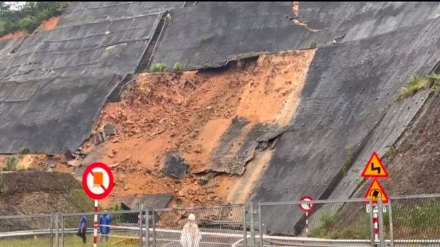 Sạt lở taluy dương nghiêm trọng, cao tốc La Sơn - Túy Loan đoạn qua Thừa Thiên Huế tạm thời tê liệt