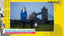 Se reúnen la mujer más alta y más pequeña del mundo