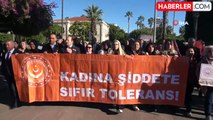 Mersin'de Kadına Yönelik Şiddete Karşı Farkındalık Yürüyüşü Düzenlendi