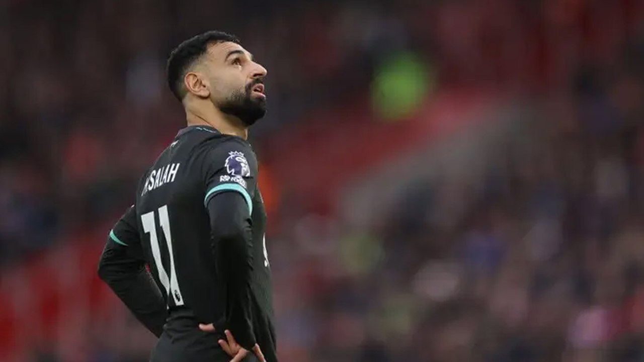 Vẫn bị Liverpool "om" hợp đồng, chưa gia hạn, Salah bóng gió về khả năng rời Anfield | VTC Now