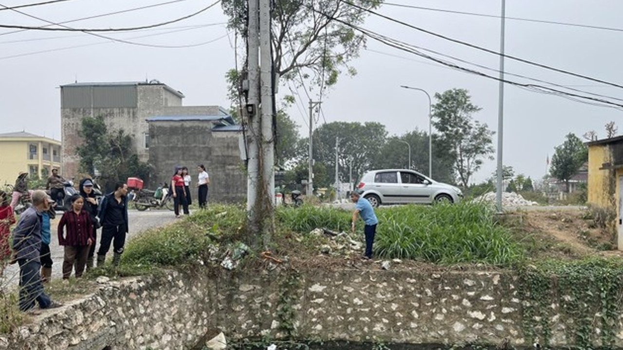 Vụ 4 người tử vong khi lao xe máy xuống mương: Hé lộ điều bất ngờ về hiện trường | VTC Now