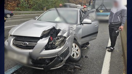 경부선에서 공군버스 등 3대 충돌..."빗길 미끄러져" / YTN