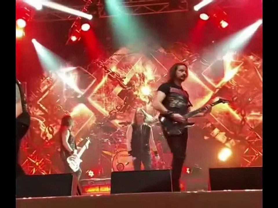 Kipelov-Snova-bezhat-po-lezviyu-britvy