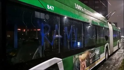 Notte d'inferno al Corvetto: il bus distrutto nel raid