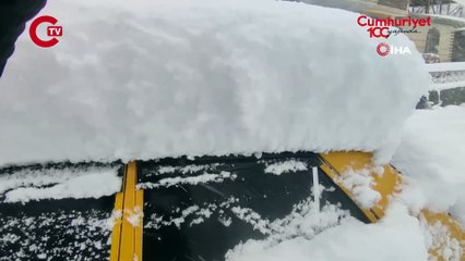 Uzundere’de son 40 yılın en yoğun kar yağışı: Elektrikler kesildi, yollar kapandı