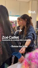 Elle apprend le métier de costumière