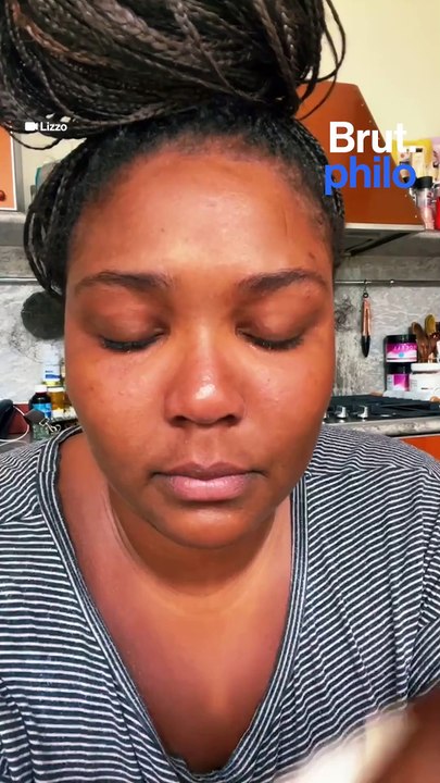 Se filmer en train de pleurer, ça dit quoi de nous ? – Brut Philo