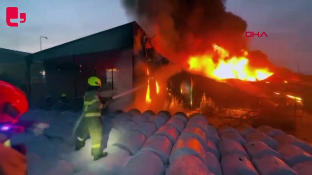 Balıkesir'de yem fabrikasında yangın... Üç saatte söndürüldü