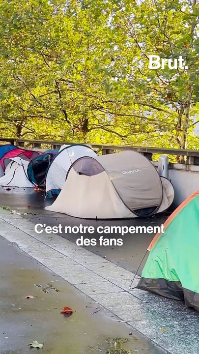 Ils campent devant le Stade de France en attendant Mylène Farmer