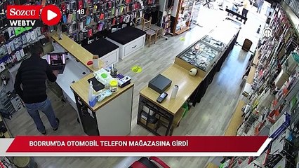 Bodrum’da otomobil, telefon mağazasına girdi 