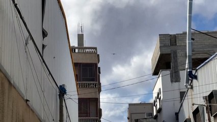 طائرات تلقي حزم مساعدات فوق مدينة غزة