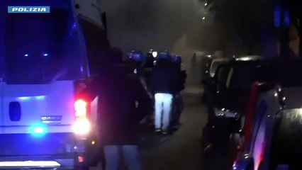 Disordini al Corvetto: cento in piazza per "Ramy", le immagini degli scontri e dei danneggiamenti