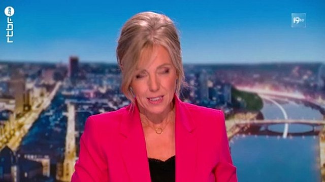 Egypte: Des secouristes ont découvert quatre corps et trois rescapés au lendemain du naufrage d'un bateau touristique au large de la côte est