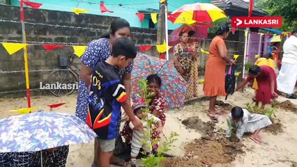 யாழ். வல்வெட்டித்துறையில் விடுதலைப் புலிகள் தலைவரின் வீட்டில் திரண்ட மக்கள்!!