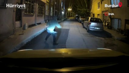 Kız arkadaşının bindiği taksiye vurup, taksiciye bıçak ile saldırdı!