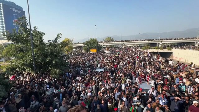 ڈی چوک سے تازہ ترین، ڈی چوک کی طرف پیش قدمی،کتنی عوام بشری بی بی کے ساتھ؟